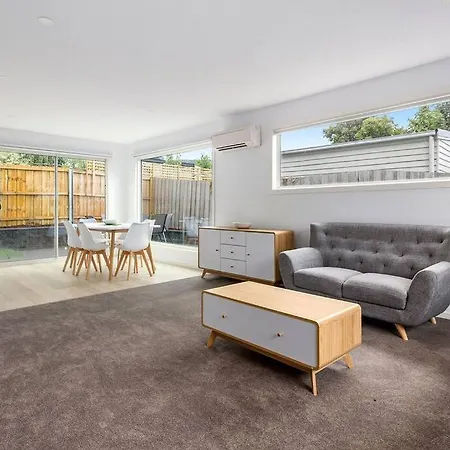 Contemporary & Central In Exclusive Sandy Bay Exterior photo