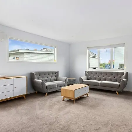 Contemporary & Central In Exclusive Sandy Bay Exterior photo