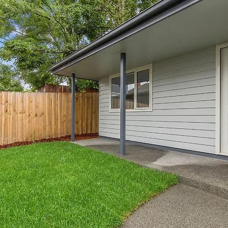 Contemporary & Central In Exclusive Sandy Bay Exterior photo