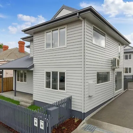 Contemporary & Central In Exclusive Sandy Bay Exterior photo