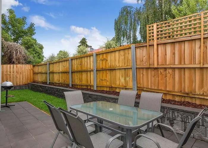 Contemporary & Central In Exclusive Sandy Bay
