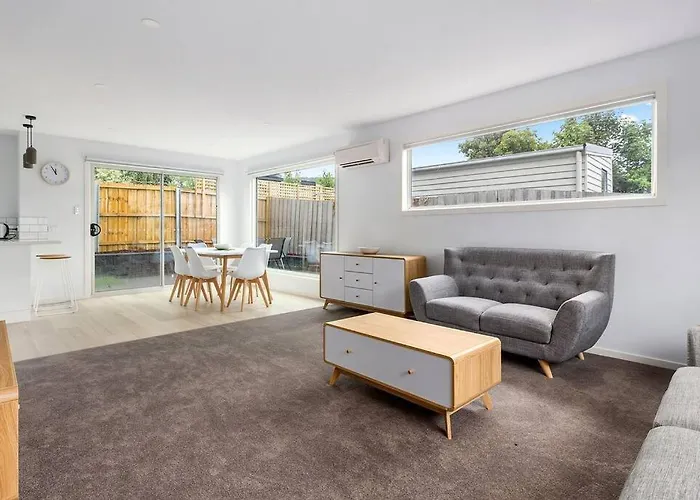 Contemporary & Central In Exclusive Sandy Bay