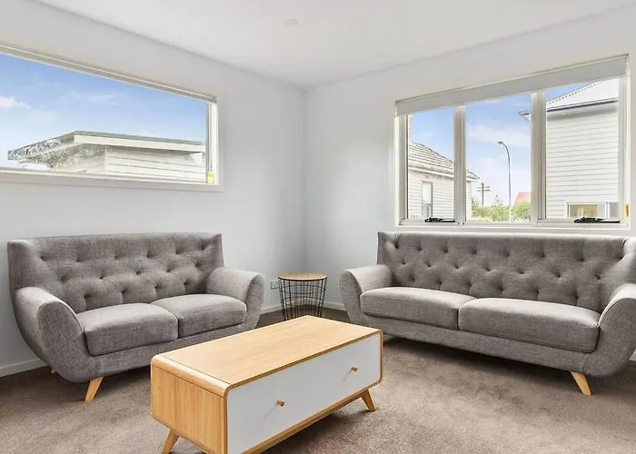 Contemporary & Central In Exclusive Sandy Bay