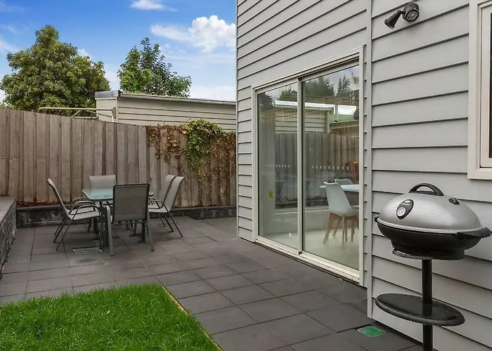 Contemporary & Central In Exclusive Sandy Bay