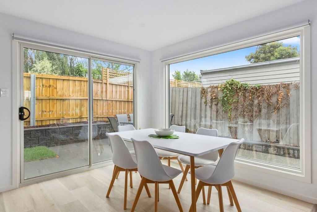 Contemporary & In Exclusive * Sandy Bay