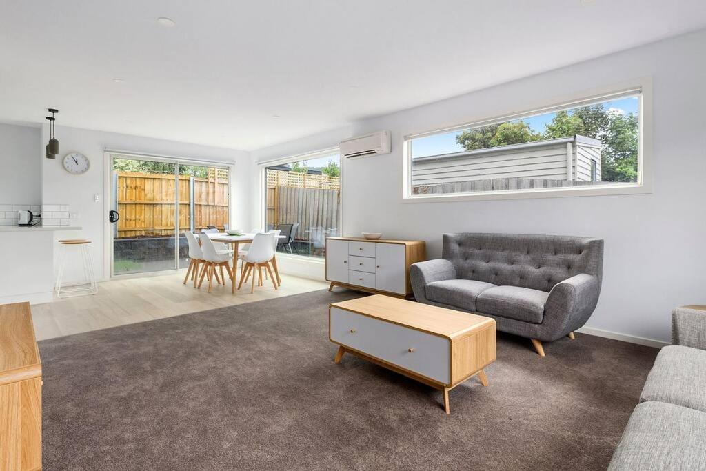 Contemporary & In Exclusive