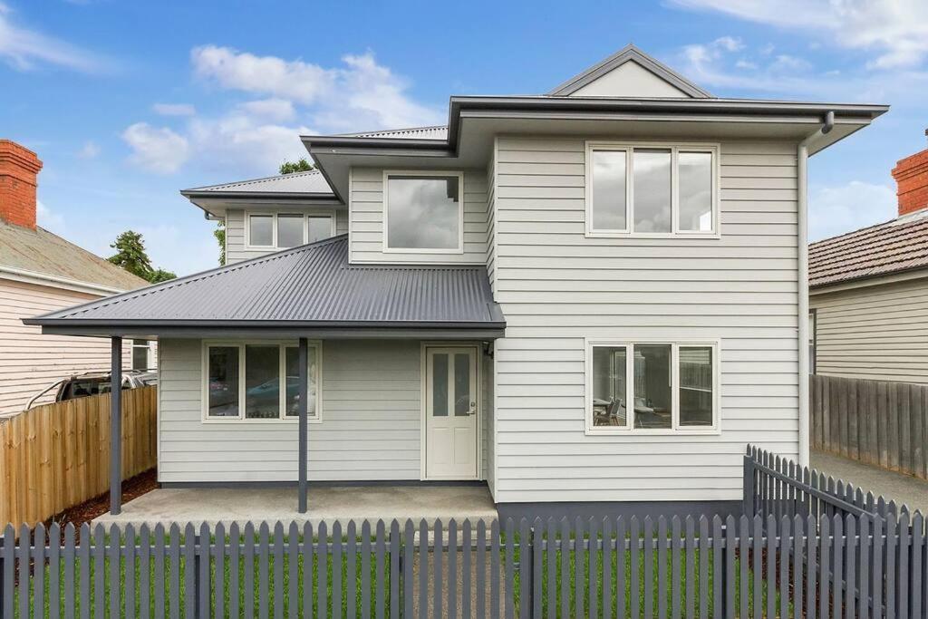 Holiday home Contemporary & In Exclusive Sandy Bay