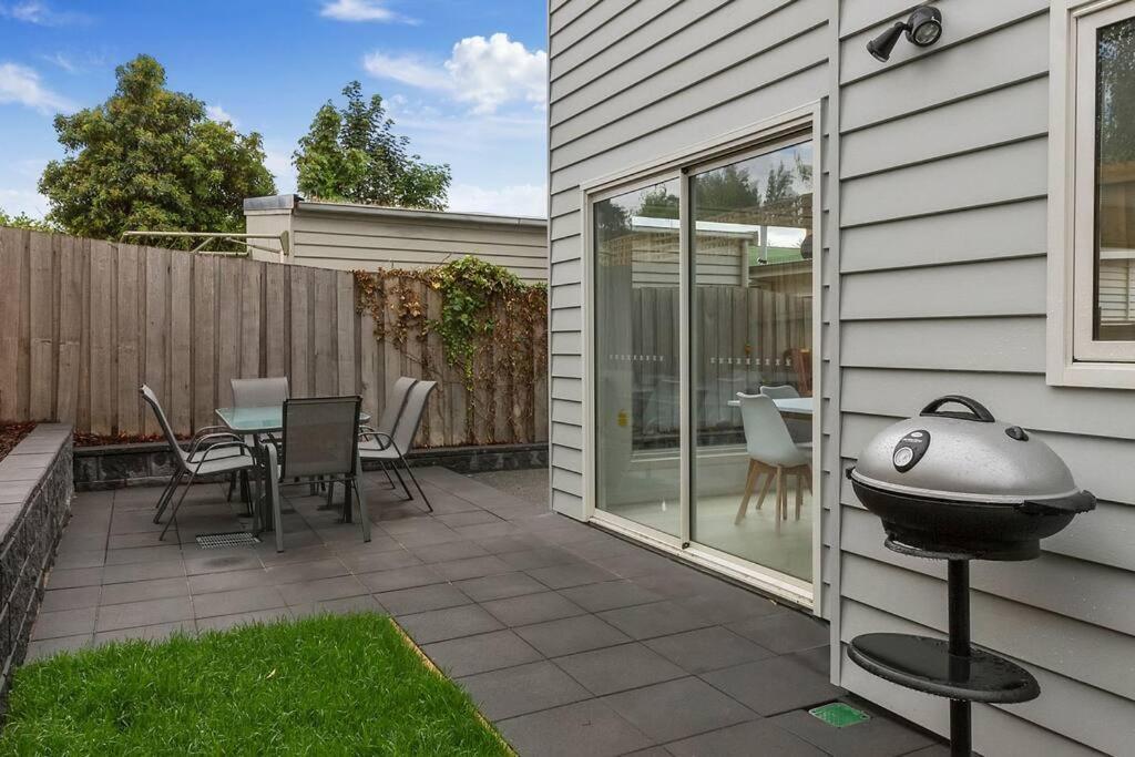 Contemporary & In Exclusive * Sandy Bay